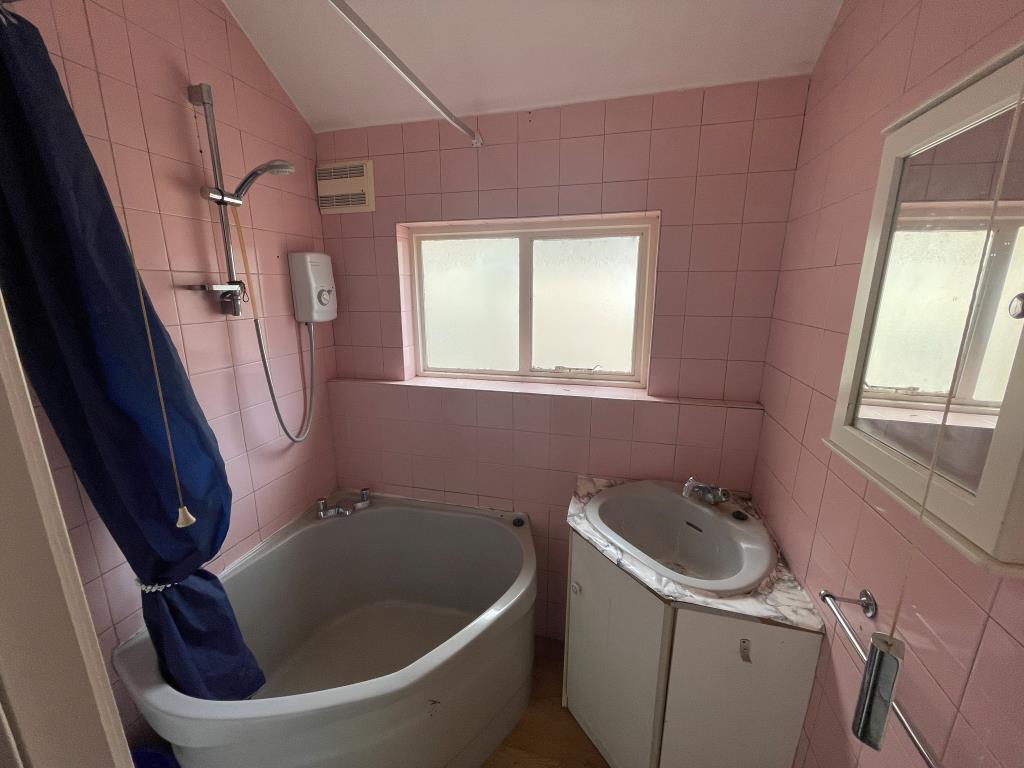 Lot: 47 - FOUR-BEDROOM HOUSE FOR IMPROVEMENT - Bathroom with hand basin